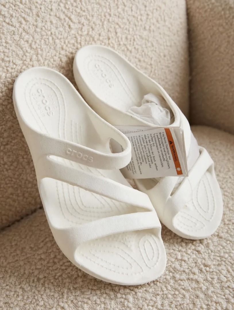 Kadee II - White (Category: Slippers and slides) located in Rizal. Submitted by hiraya16 (Listing ID 1467980656, Image 1). Description: Onhand ready to ship W6 other Available sizes? DM us for inquiries. ✉️.