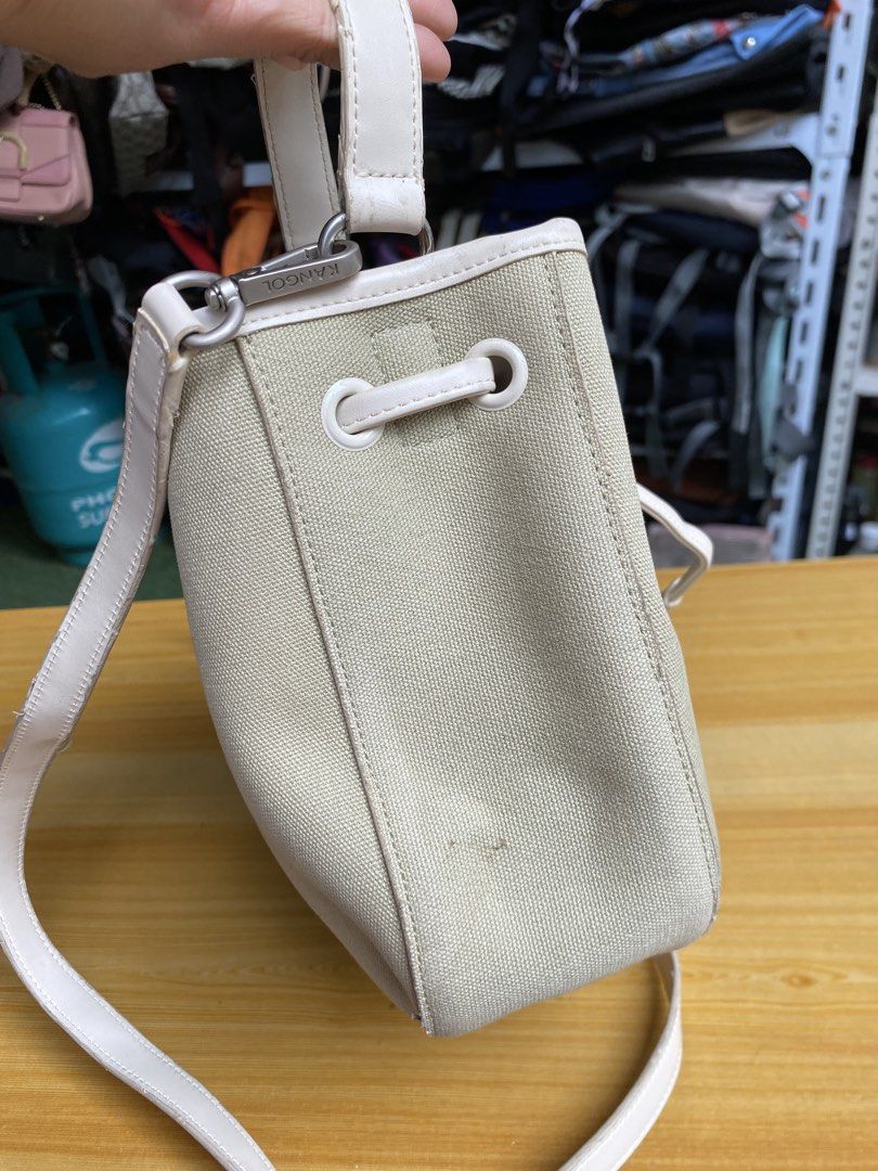 Kangol Duo Canvas Bucket Bag (Category: Cross-body Bags) located in Davao. Submitted by kurt2021.turtle (Listing ID 1467848079, Image 3). Description: .