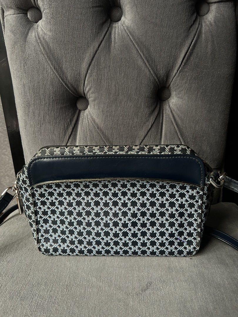 Kate spade bag (Category: Luxury Bags & Wallets) located in Manila. Submitted by reishuh (Listing ID 1467940887, Image 3). Description: .