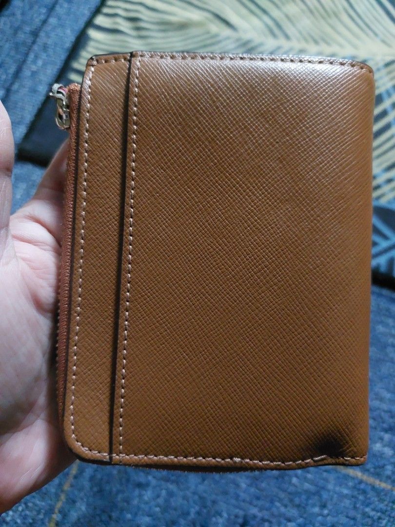 KATE SPADE BIFOLD WALLET IN BROWN (Category: Wallets & Card holders) located in Cebu City. Submitted by jamstore (Listing ID 1467875486, Image 2). Description: preloved no issue good as new 💯 original.