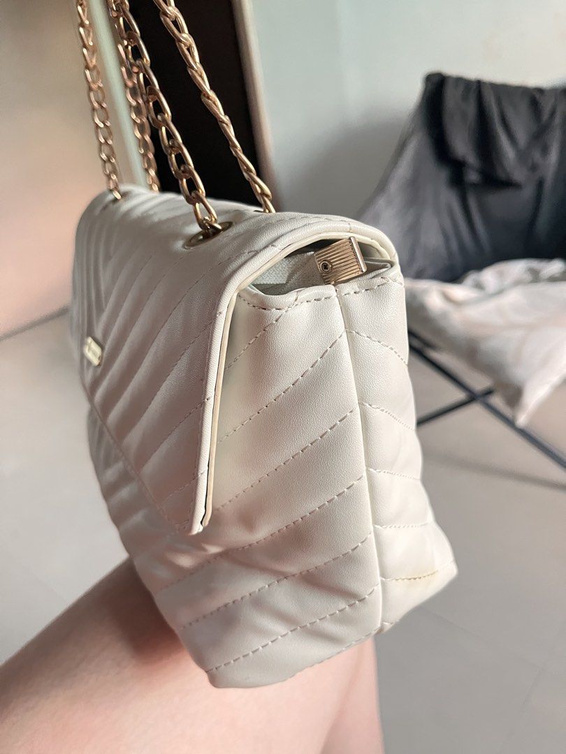 K-Cross Shoulder Bag (Category: Shoulder Bags) located in Calamba. Submitted by declutsbysteff (Listing ID 1467937622, Image 3). Description: FOR SALE K-Cross Shoulder Bag - White - Good as new, used thrice - minimal stain - Good for night out - Personal bag - RFS: Declutter Kindly message me directly if interested. Delivery via lalamove and payment first policy only. 📍 Calamba, Laguna .