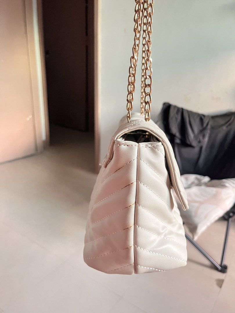 K-Cross Shoulder Bag (Category: Shoulder Bags) located in Calamba. Submitted by declutsbysteff (Listing ID 1467937622, Image 2). Description: FOR SALE K-Cross Shoulder Bag - White - Good as new, used thrice - minimal stain - Good for night out - Personal bag - RFS: Declutter Kindly message me directly if interested. Delivery via lalamove and payment first policy only. 📍 Calamba, Laguna .