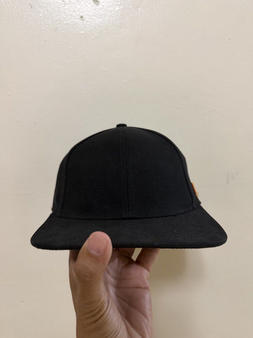 Kenzo tiger crest black cap (Category: Caps & Hats) located in Taytay. Submitted by dagoodboy (Listing ID 1467989704, Image 3). Description: Black baseball cap, structured fit with a flat brim. Small embroidered tiger patch on the side. Canvas-like fabric texture throughout. Clean condition, hardly worn. Great everyday accessory..