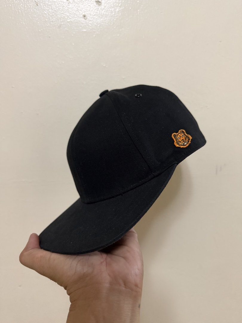 Kenzo tiger crest black cap (Category: Caps & Hats) located in Taytay. Submitted by dagoodboy (Listing ID 1467989704, Image 2). Description: Black baseball cap, structured fit with a flat brim. Small embroidered tiger patch on the side. Canvas-like fabric texture throughout. Clean condition, hardly worn. Great everyday accessory..