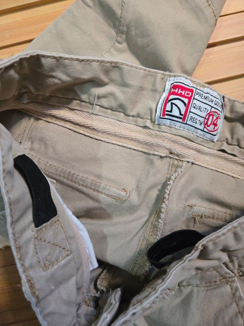Khaki Cargo Pants - Hammer Head (Category: Babies & Kids Fashion) located in Paranaque City. Submitted by houseofjacob (Listing ID 1467920408, Image 3). Description: ✨ **Preloved with Love ❤️🎄** ✨ 👕 **Fits ages 4-5 years old**, depending on your little one’s size. Original price was around 600 bought in Robinsons Selling my son’s outgrown clothes, mostly purchased from malls and abroad. These clothes still have lots of love to give and are read