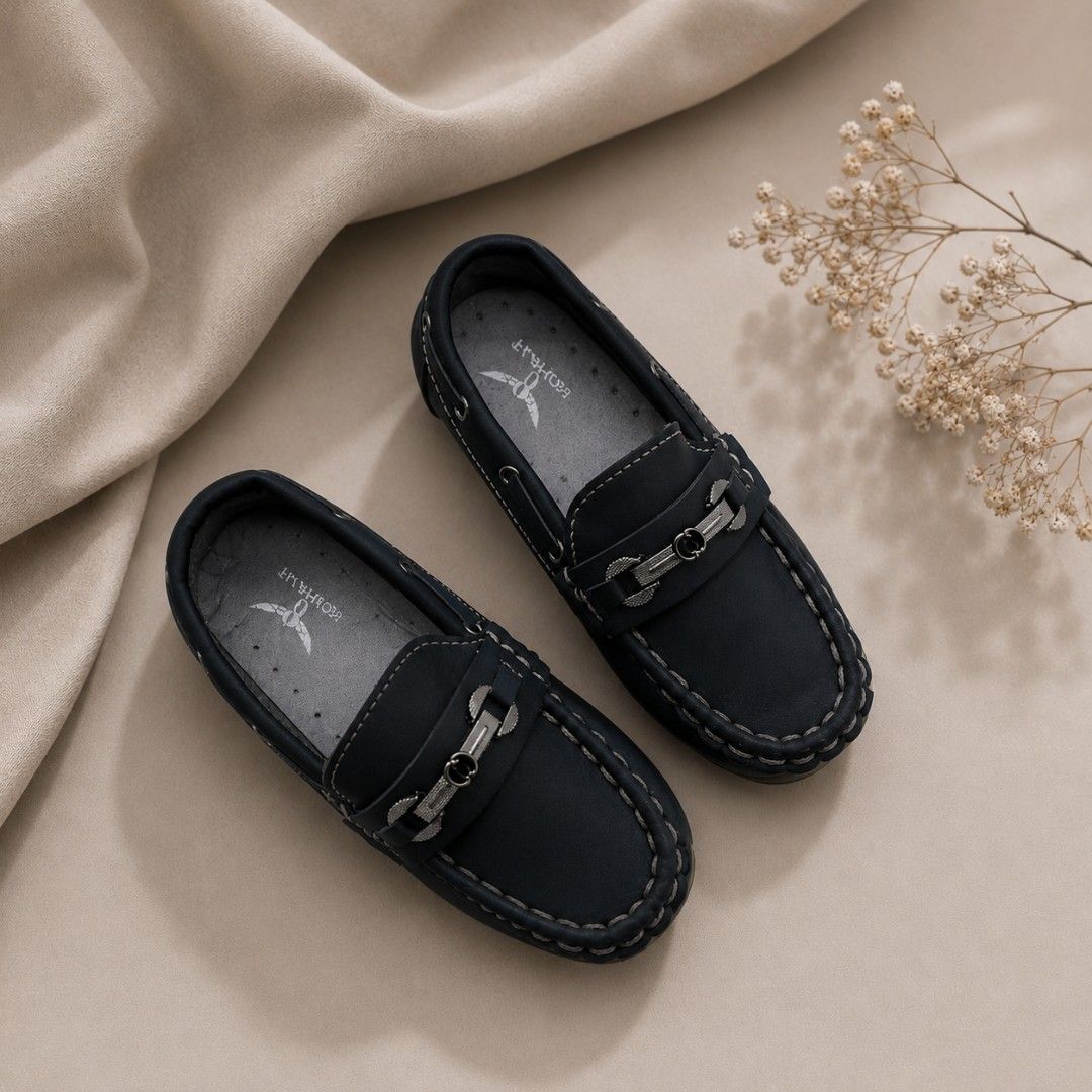 Kids Black shoes size 33 (Category: Loafers) located in Taguig. Submitted by apzdeclutter (Listing ID 1468029908, Image 1). Description: Message me if interested. 📩.