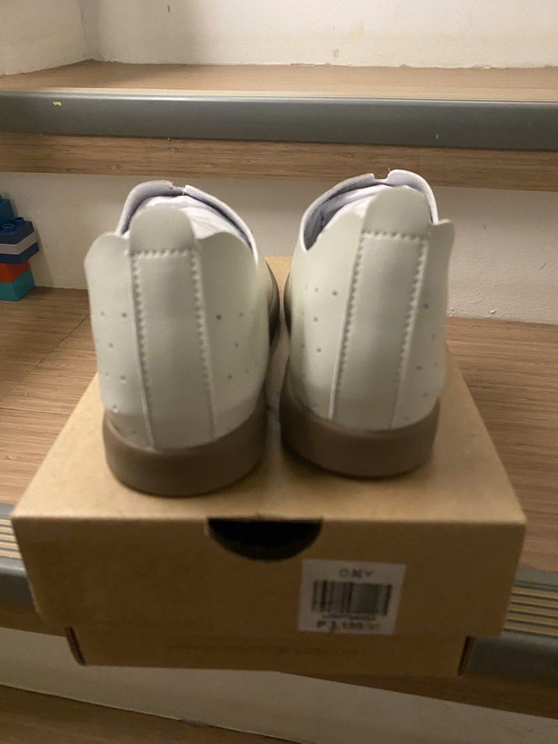 Kids Oxy Light Slip-on Shoes (Category: Babies & Kids Fashion) located in Santa Rosa. Submitted by summerbrunch (Listing ID 1467933758, Image 2). Description: BRANDNEW: Kids Oxy slip on shoes size 33 Unisex RFS: wrong size Brand: Oxy Light - Style: Slip-on shoes - Color: Light Sand - Size: 33 - Condition: Brand new, unworn, comes with original box, tag, and protective paper stuffing - Features: Breathable perforated upper pattern and durable brow