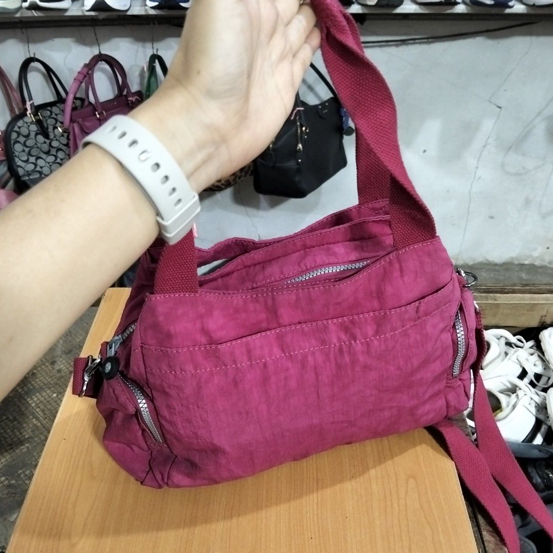 Kipling (Category: Cross-body Bags) located in El Salvador. Submitted by francheskaukayukay (Listing ID 1467914960, Image 3). Description: .