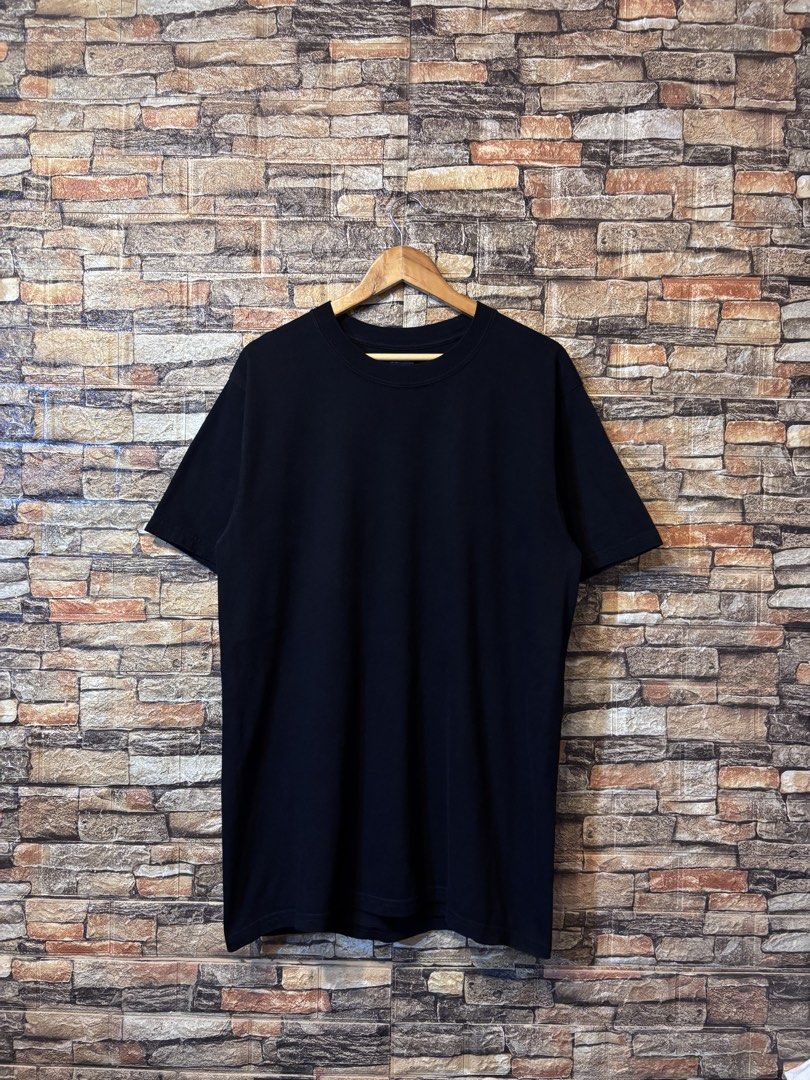 KIRKLAND PLAIN BLACK TEE (Category: Tshirts & Polo Shirts ) located in Davao. Submitted by angelothriftfinds (Listing ID 1467861793, Image 1). Description: KIRKLAND brand new condition dimension: 22” W | 33” L fit: L size issue: none mine: ₱200.