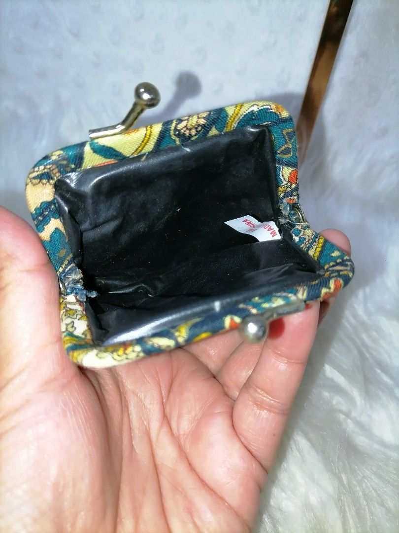Kisslock Coin Purse (Category: Purses & Pouches) located in Butuan. Submitted by az-branded.items (Listing ID 1467974073, Image 2). Description: From Japan.