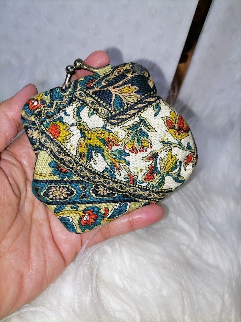Kisslock Coin Purse (Category: Purses & Pouches) located in Butuan. Submitted by az-branded.items (Listing ID 1467974073, Image 3). Description: From Japan.