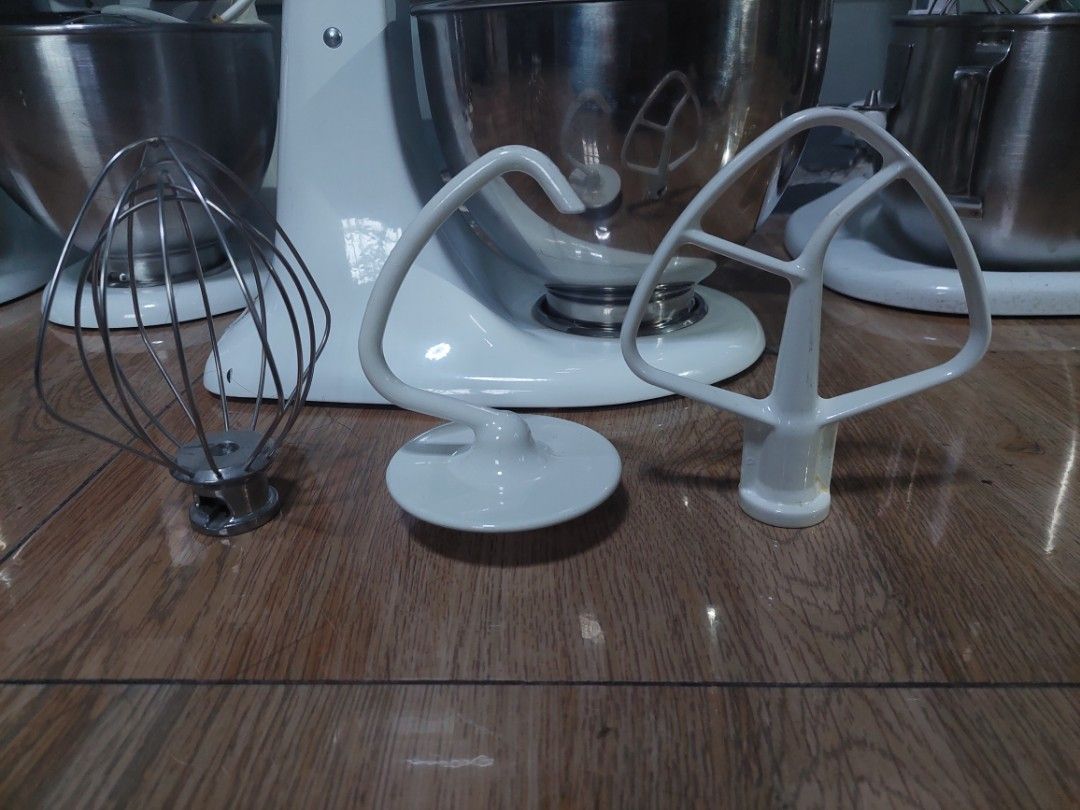KitchenAid Ultra Power Stand Mixer White (Category: Hand & Stand Mixers) located in Pasig City. Submitted by brightocean_bb44a1 (Listing ID 1467976952, Image 2). Description: - Color: Classic White - Power: 300 watts, standard plug - Speeds: 10 versatile settings from stir to whip - Inclusions: Stainless steel bowl, flat beater, wire whip, and dough hook - Condition: Fully functional with minor cosmetic wear around the speed control lever and tri