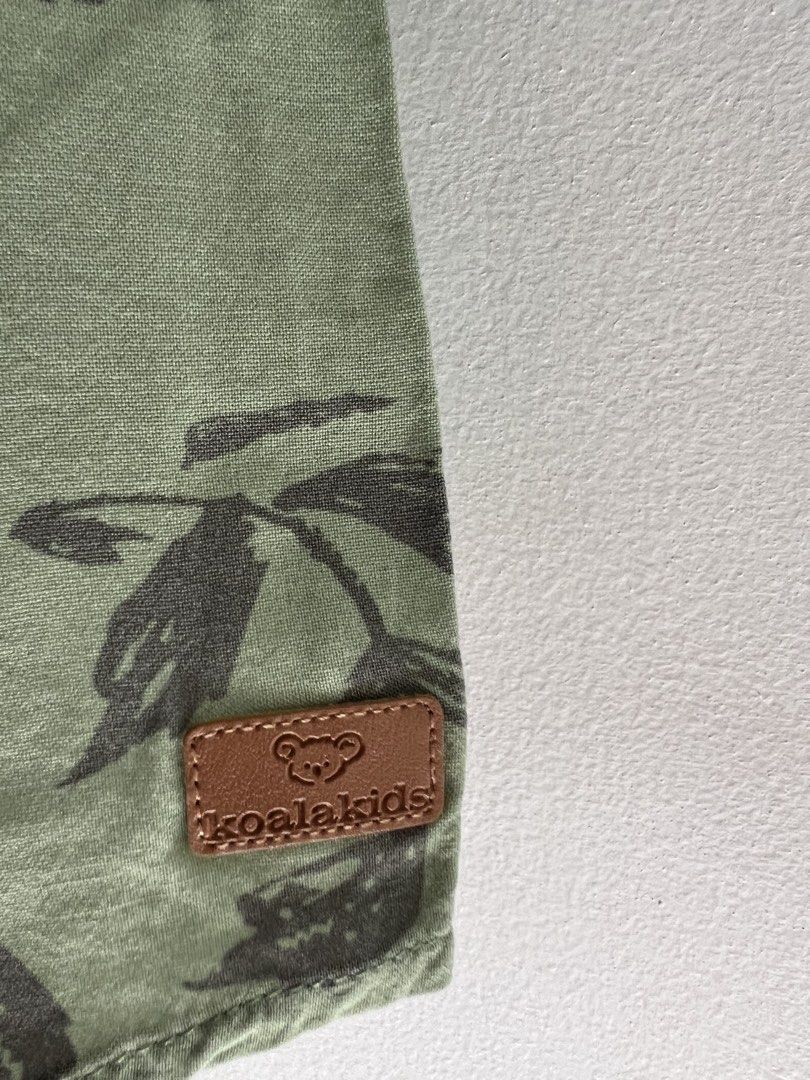 KOALA KIDS Green Leaf Print Button-Down Shirt (2-3t) (Category: Babies & Kids Fashion) located in Muntinlupa City. Submitted by uniquepicks (Listing ID 1467915554, Image 3). Description: Like New, used once Super lightweight! Fits 2-3 years old RFS: outgrown, decluttering Color may vary due to lighting. .