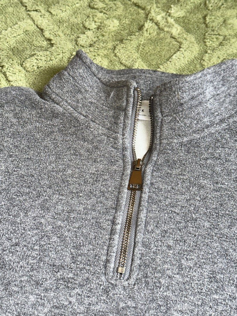Korean Gray Quarter Zip (350 GSM) (Category: Coats, Jackets and Outerwear) located in Quezon City. Submitted by repa_ (Listing ID 1467973933, Image 3). Description: Dm for more info 📍Quezon City .