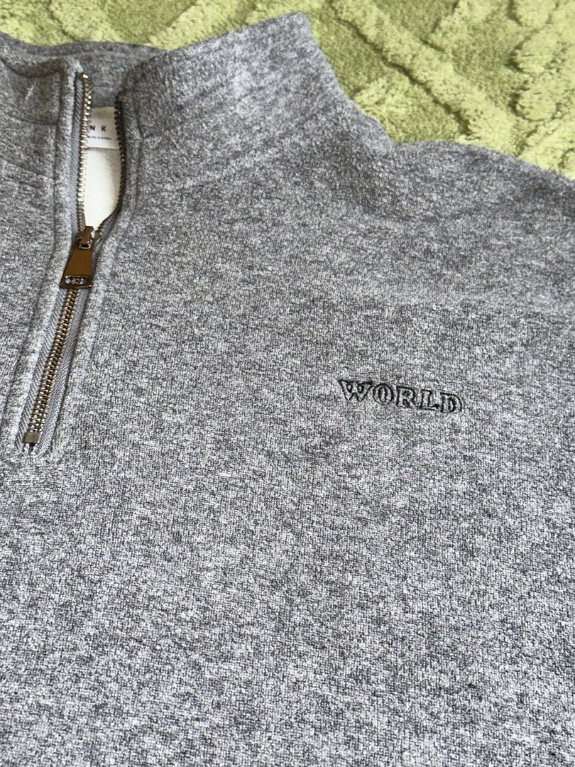 Korean Gray Quarter Zip (350 GSM) (Category: Coats, Jackets and Outerwear) located in Quezon City. Submitted by repa_ (Listing ID 1467973933, Image 2). Description: Dm for more info 📍Quezon City .