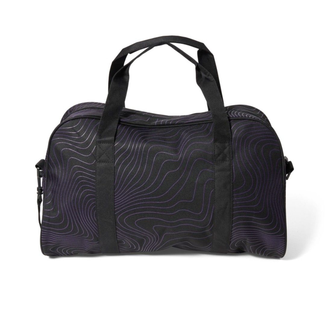 KPop Demon Hunters Huntrix Black Duffle Bag (Category: Beach Bags) located in Quezon City. Submitted by declttermum (Listing ID 1467840755, Image 2). Description: PASABUY: from Australia Brandnew official KPop Demon Hunters Huntrix Black Duffle bag. Arrival: December 15 #kpopdemonhunters #kpopdemonhuntersdufflebag #KDHdufflebag #huntrixdufflebag #kpopdemonhuntersmerch #KDHmerch #KDH #kpopdemonhuntersog #pasabuy #australiapasabuy #auspasabuy #hunt