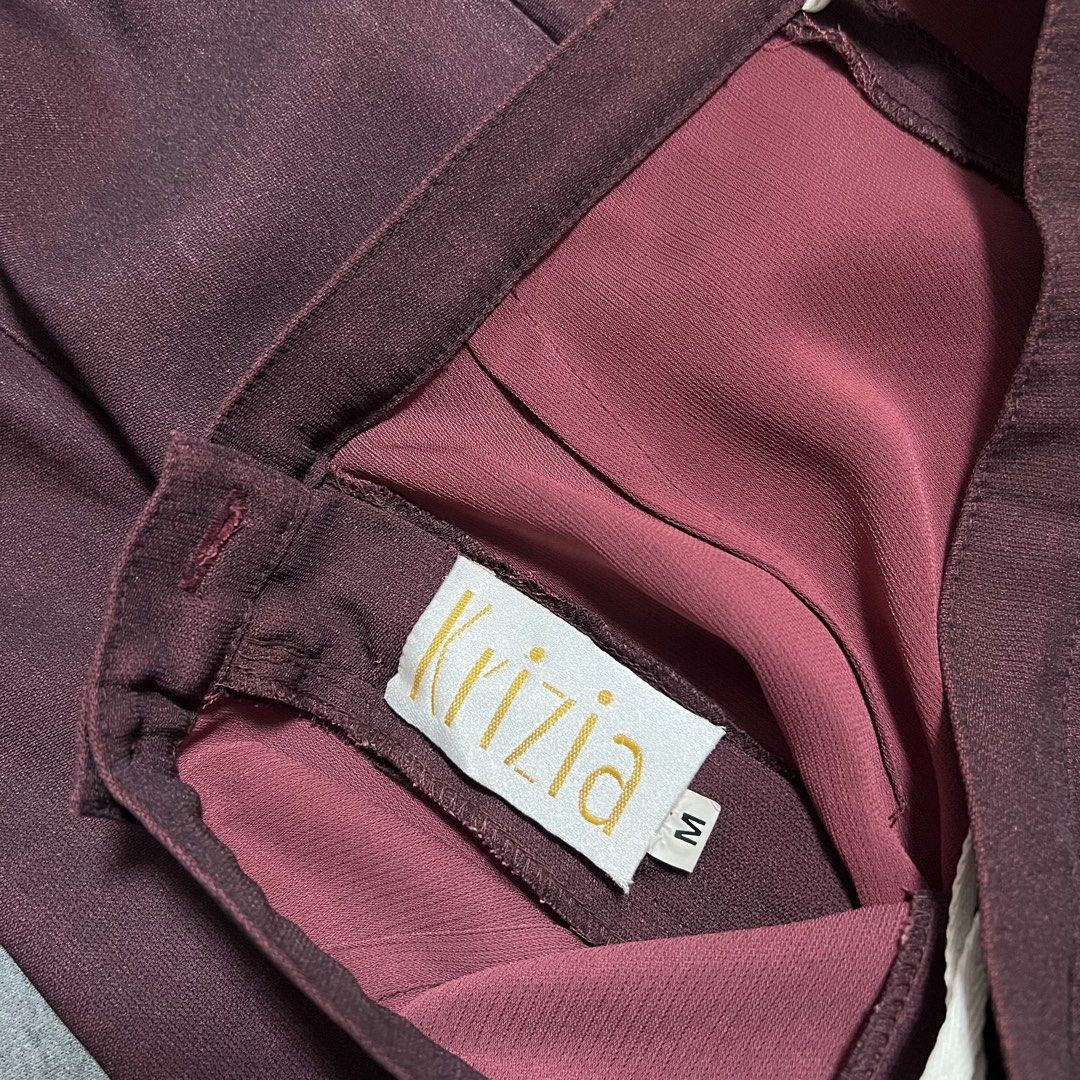 Krizia burgundy trousers (Category: Other Bottoms) located in Las Pinas. Submitted by jilanah (Listing ID 1467999956, Image 2). Description: .