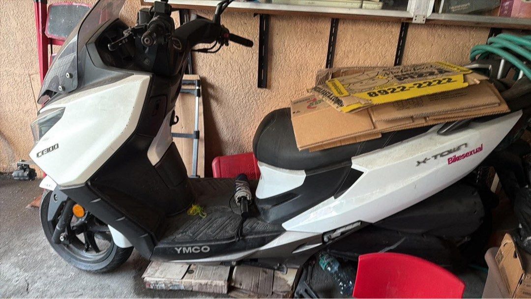 Kymco X-Town 300 White Scooter (Category: Motorbikes for Sale) located in Pasig City. Submitted by adriannn27 (Listing ID 1467895222, Image 2). Description: Kymxo xtown ct300 2021 model 12,+++ odo Color white Inclusions/upgrades Orion pipe (15,000) Loud horn MDL Top box bracket Rizoma handle grip Break lever Asking price 110,000 Issue Minor paint chips Dead battery (due to stuck in months).