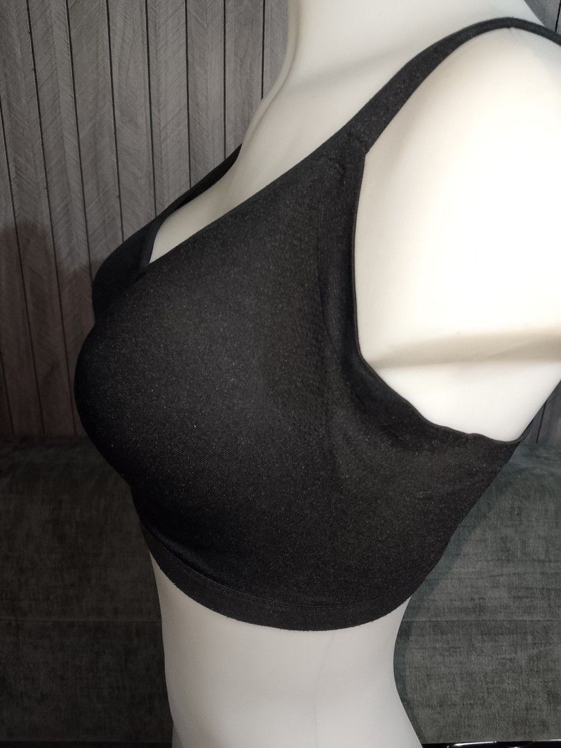 L: WARNERS BLACK PADDED NRA NONWIRE (Category: Undergarments & Loungewear) located in Manila. Submitted by truecrystal-1407 (Listing ID 1467943398, Image 2). Description: .