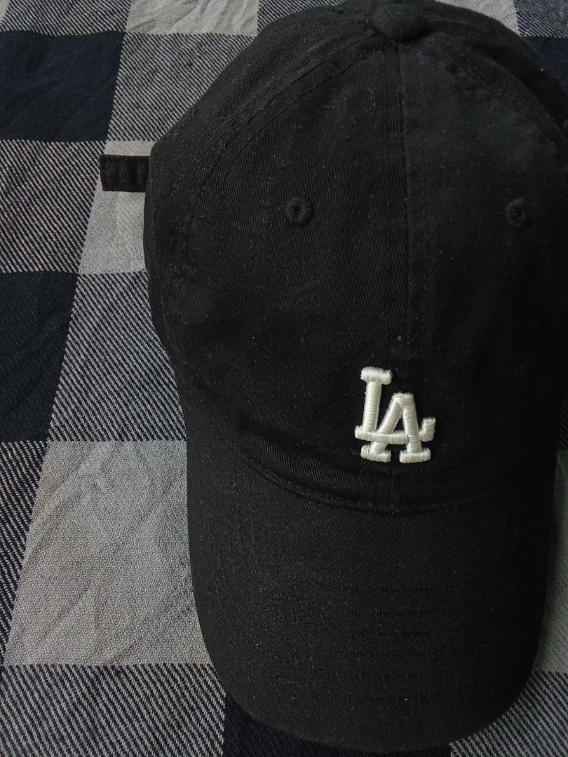 LA dodgers by MLB (Category: Caps & Hats) located in Polomolok. Submitted by timog_high_ice (Listing ID 1467877978, Image 2). Description: - Cotton - Strap back - Need wash - Minimal Dirt at sweat band Solid nito ❤️.