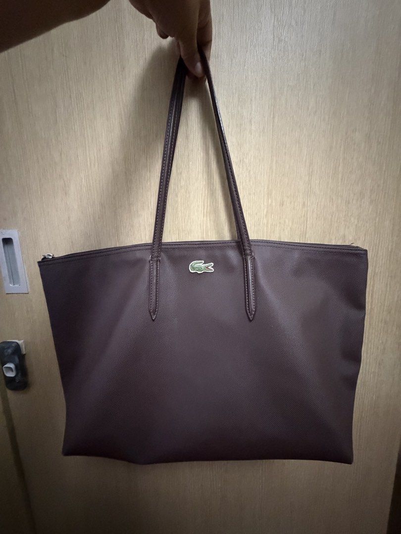 Lacoste Brown Bag (Category: Shoulder Bags) located in Quezon City. Submitted by andyclave (Listing ID 1467973381, Image 1). Description: Issues shown on pictures..