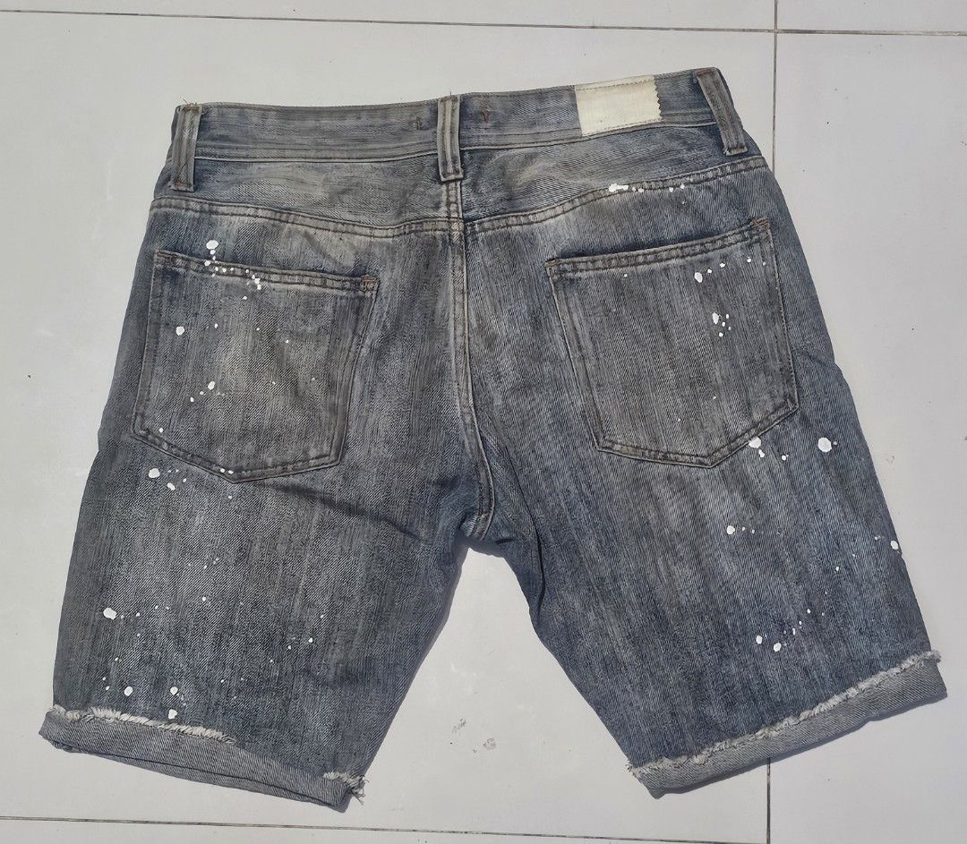 Lacoste Live (Category: Shorts) located in San Jose del Monte. Submitted by levanthrift (Listing ID 1467925935, Image 2). Description: lacoste live 32 on tag.