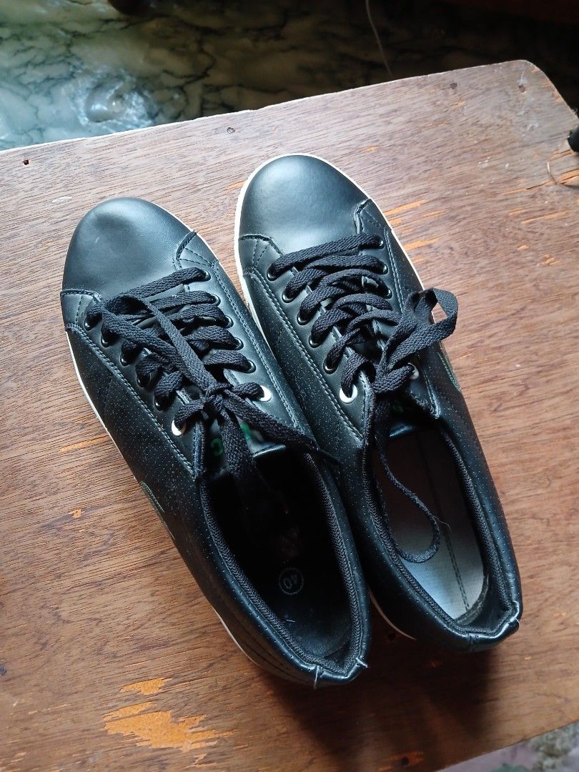Lacoste Men's shoes size 40 (Category: Casual Shoes) located in Urdaneta. Submitted by anonie (Listing ID 1467919984, Image 2). Description: ~ sole of right shoe is missing ~ no flaws and good as new ~ from package MOP: Gcash + shipping fee.