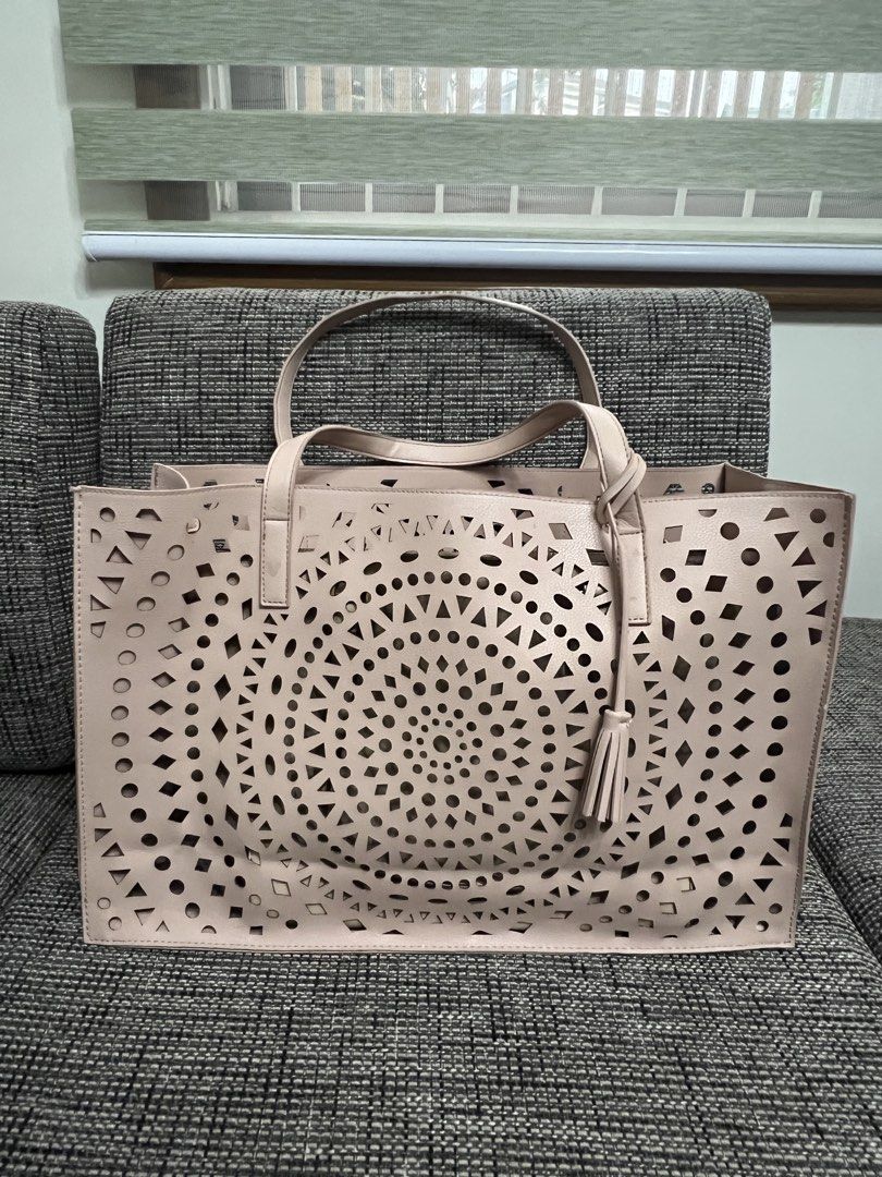 Laser Cut Tote Bag (Category: Tote Bags) located in Cainta. Submitted by vrenaussiegoods (Listing ID 1467841574, Image 1). Description: .