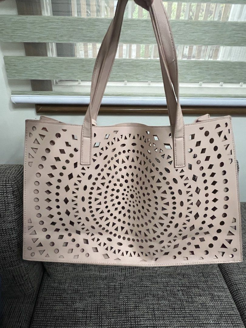 Laser Cut Tote Bag (Category: Tote Bags) located in Cainta. Submitted by vrenaussiegoods (Listing ID 1467841574, Image 3). Description: .