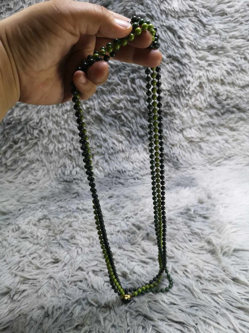 Layered Beaded Central Dark Stone Accent Necklace (Category: Necklaces) located in Santa Cruz. Submitted by jmy_surplus.2 (Listing ID 1467904675, Image 2). Description: Size : L - 17.3 W - 0.3 Color : Green Type : Necklace Brand : No Brand Material : Pearl Style : Green Beaded Necklace LG 117 JMY3 Batch #225.