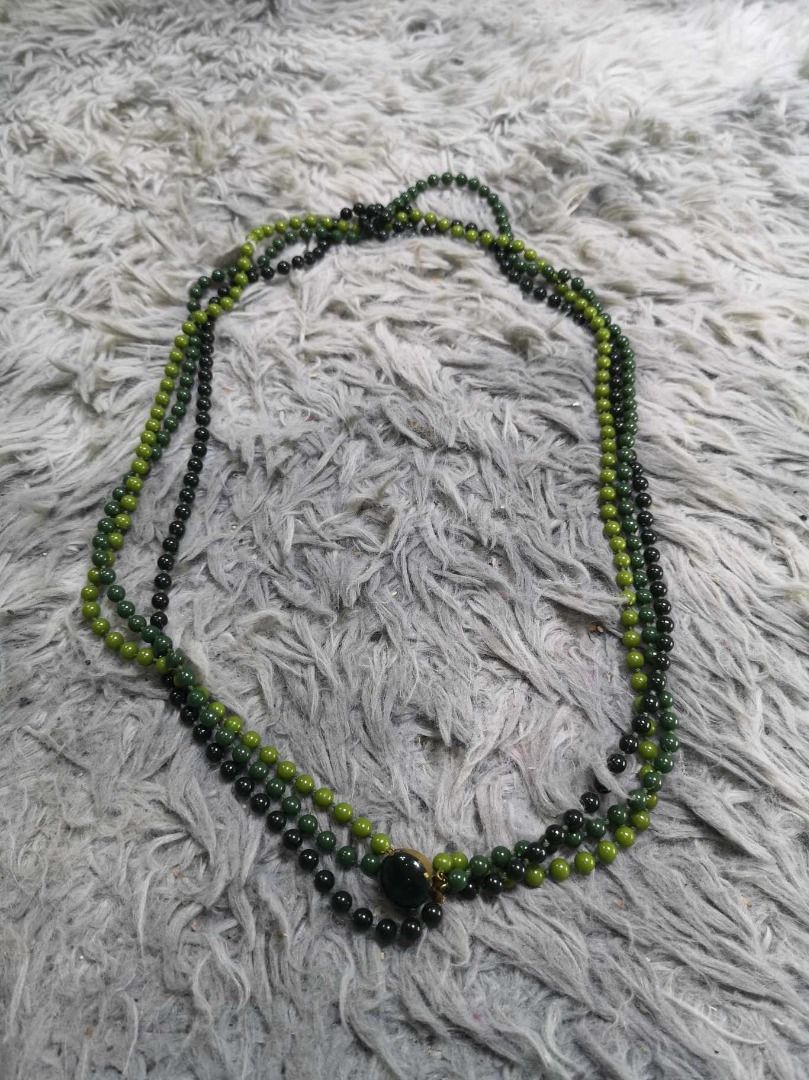 Layered Beaded Central Dark Stone Accent Necklace (Category: Necklaces) located in Santa Cruz. Submitted by jmy_surplus.2 (Listing ID 1467904675, Image 1). Description: Size : L - 17.3 W - 0.3 Color : Green Type : Necklace Brand : No Brand Material : Pearl Style : Green Beaded Necklace LG 117 JMY3 Batch #225.