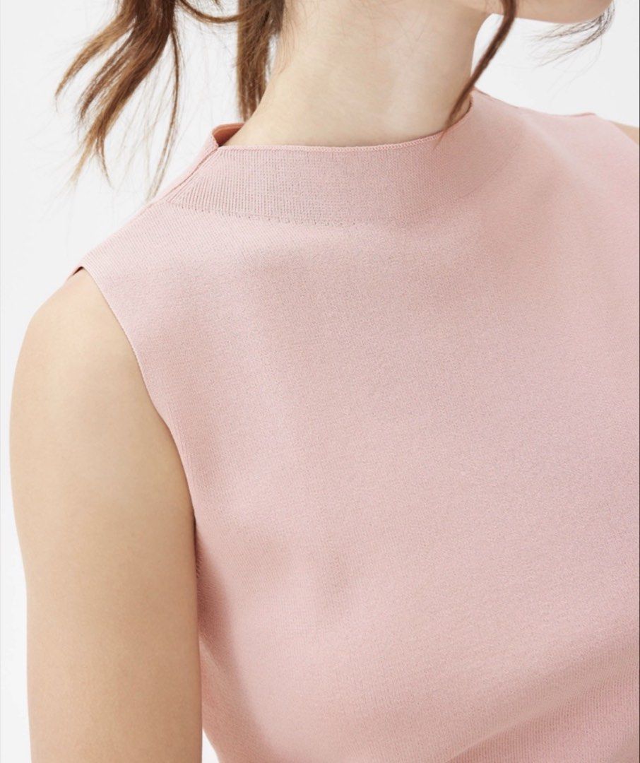 LB Mock Neck Knit top (Category: Sleeveless) located in Manila. Submitted by rpeva19 (Listing ID 1467888821, Image 2). Description: Color: Pink Size: XS.