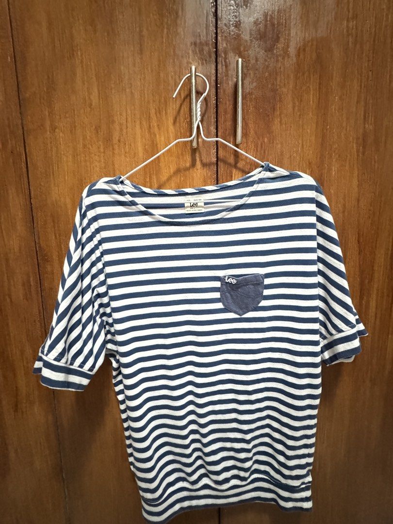 Lee Shirt (Category: Blouses) located in Manila. Submitted by quickdeer_f75623 (Listing ID 1467952926, Image 3). Description: Lee shirt size - Large .