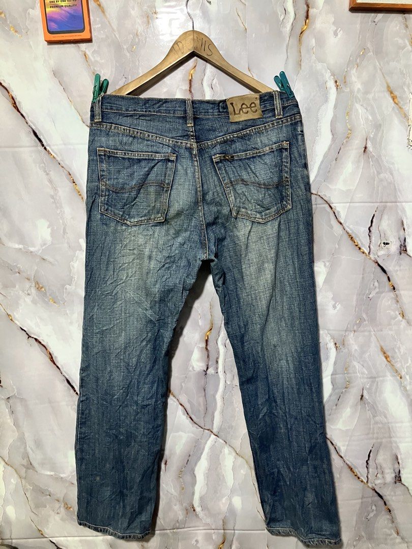 LEE CLASSIC MEN BLUE DENIM JEANS (Category: Jeans) located in General Mariano Alvarez. Submitted by adonid (Listing ID 1467891942, Image 2). Description: LEE CLASSIC MEN BLUE DENIM JEANS GOOD CONDITION NORMAL SIGN OF USAGE ONLY W34 L41.