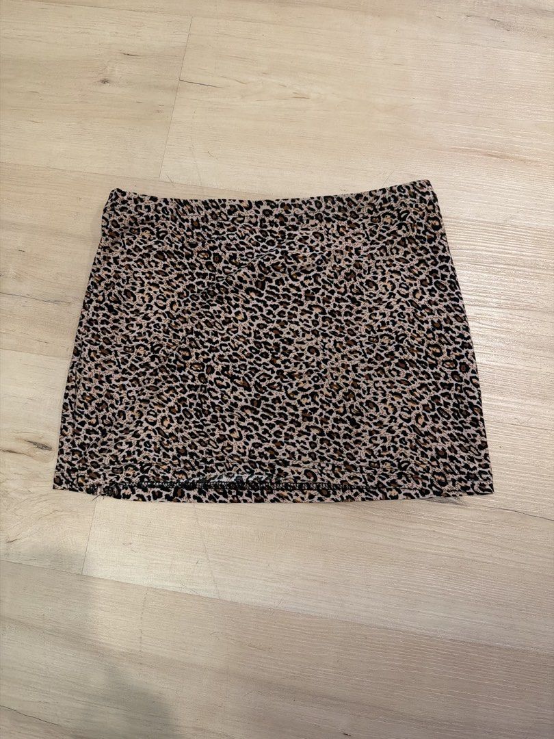 Leopard Print Mini Skirt (Category: Skirts) located in Manila. Submitted by _____car0usell (Listing ID 1467952407, Image 2). Description: used twice.