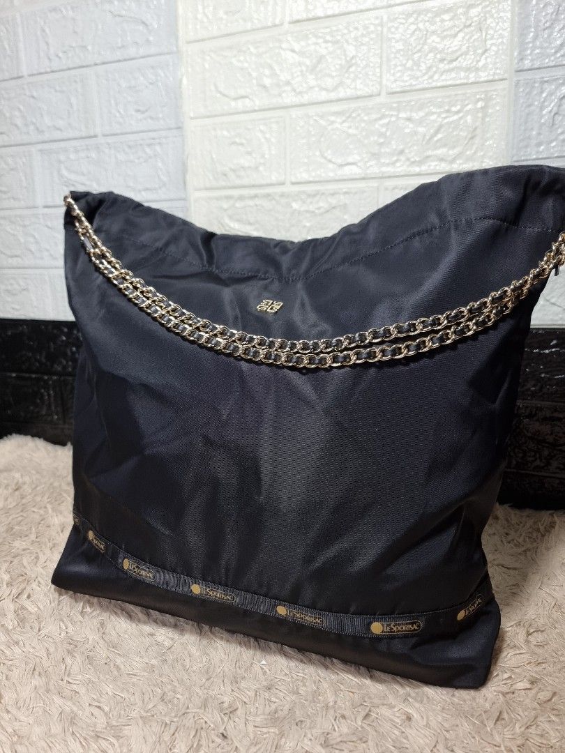 Lesportac tote bag (Category: Shoulder Bags) located in Bugallon. Submitted by preloverelove07 (Listing ID 1467922420, Image 3). Description: Pangasinan Authentic Free shipping medium good as new.