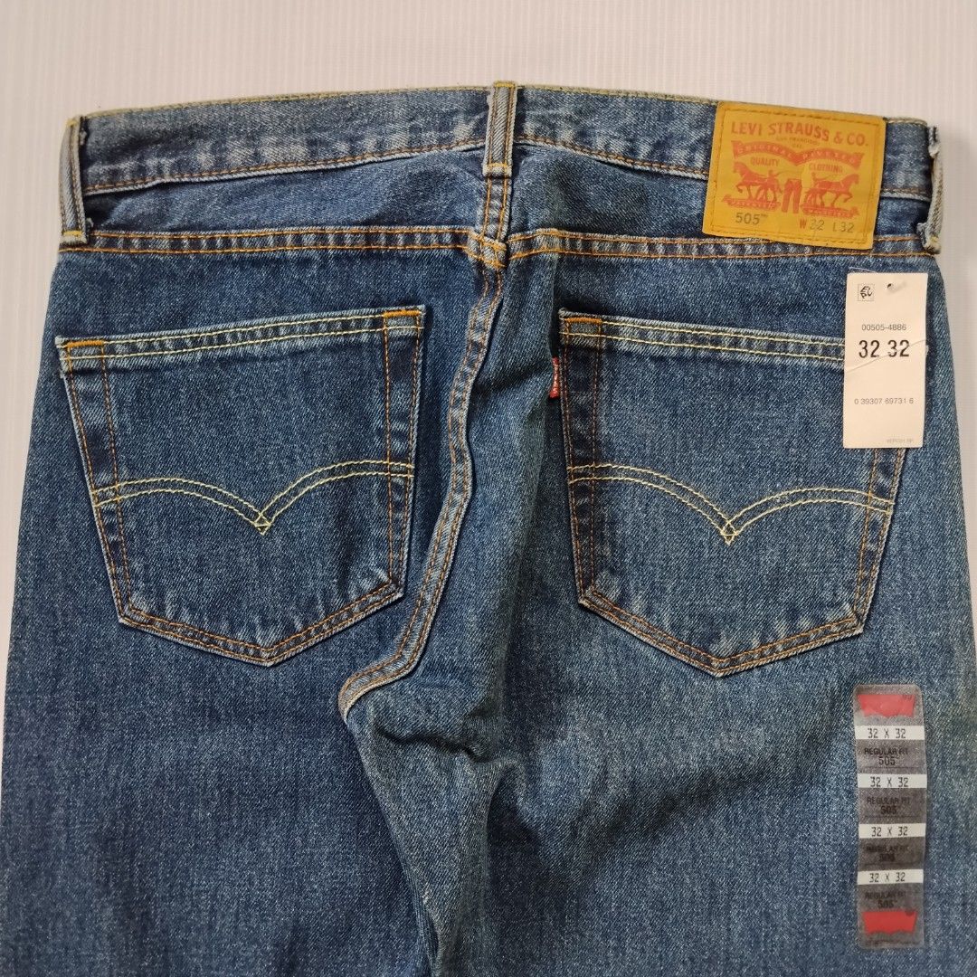 LEVIS 502 (STRAIGHT LEG DENIM JEANS) (Category: Jeans) located in La Carlota. Submitted by heavydigs_thriftshop (Listing ID 1467904458, Image 3). Description: LEVIS 505 (STRAIGHT LEG DENIM JEANS) RATE BRAND NEW/ EXCELLENT CONDITION SIZE 32 MENS WAISTLINE PRICE 1299 ADD SHIPPING FEE DM TO PURCHASE.