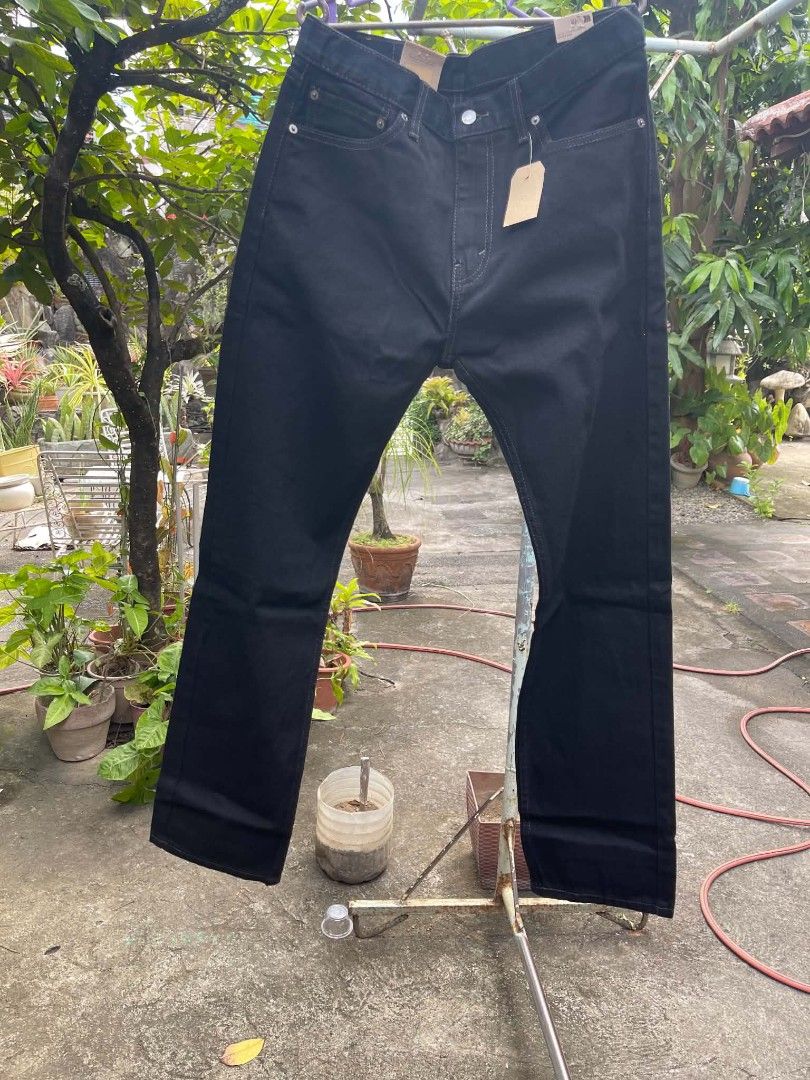 Levi's 505 Regular Black Jeans W32 L32 (Category: Jeans) located in Manila. Submitted by simarcelin66341 (Listing ID 1467850031, Image 2). Description: - Brand: Levi's 505 Regular Fit Jeans - Color: Black Denim - Size: Waist 32, Length 32 (tags attached) - Material: 100% Cotton - Fit: Sits at the waist, regular through the thigh, straight leg - Condition: Brand new, unworn with original paper tags still hanging - With RARE blank R Tab waist: 16 i
