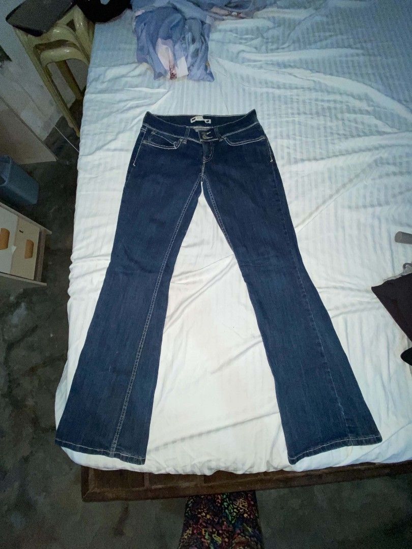LEVI'S BOOT CUT (Category: Jeans) located in Kapalong. Submitted by prfy_gmrno (Listing ID 1467978276, Image 1). Description: EXCELLENT CONDITION DIMES W-28 L-37 NO ISSUE.