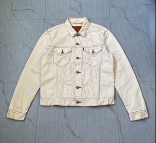 (Category: ) located in . Submitted by newclassicwear (Listing ID 1467921242, Image 1). Description: .