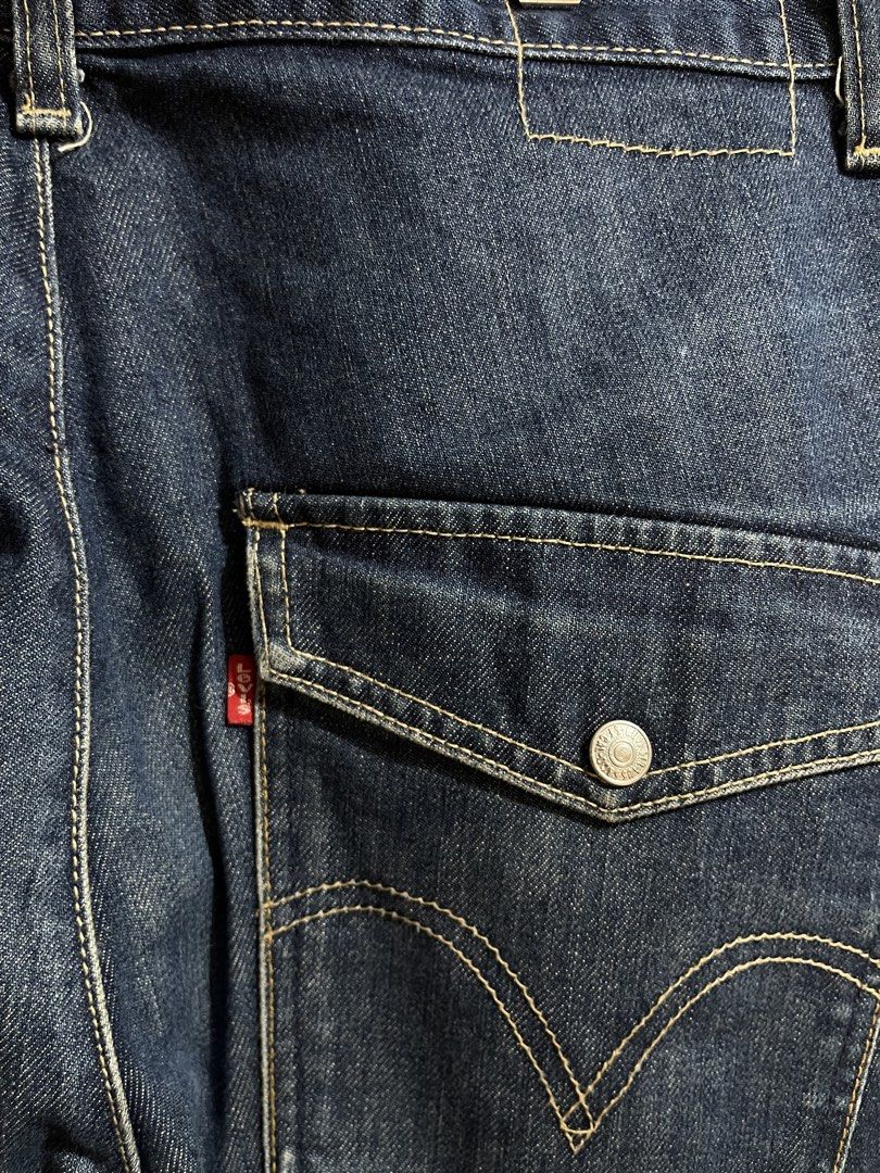 Levis Engineered Jeans (Category: Jeans) located in Cabuyao City. Submitted by jeirussamson897 (Listing ID 1467873305, Image 3). Description: Levis Engineered Jeans 34x30 ontag 34-36 waistline 41 length 9.5 leg hole excellent condition has minimal scratch only 9.5/10 1799+sf.