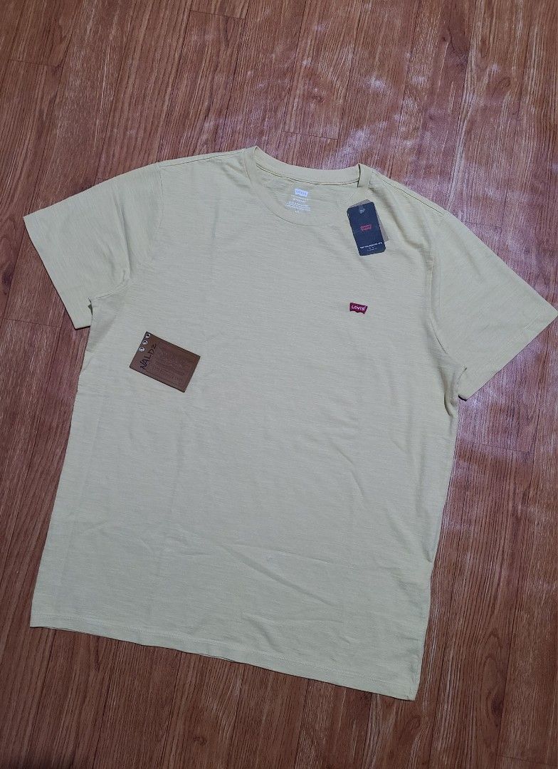 Levi's Housemark Tee Yellow Standard Fit Large (Category: Tshirts & Polo Shirts ) located in Caloocan City. Submitted by naldz82 (Listing ID 1467934455, Image 1). Description: Levi's Housemark Tee Yellow Standard Fit Large Brand-new check pic for dimes Meetup or Pickup North Caloocan Bagong Silang Mop Palawan Pay or Maya Courier Lalamove or J&T 850 Fix.