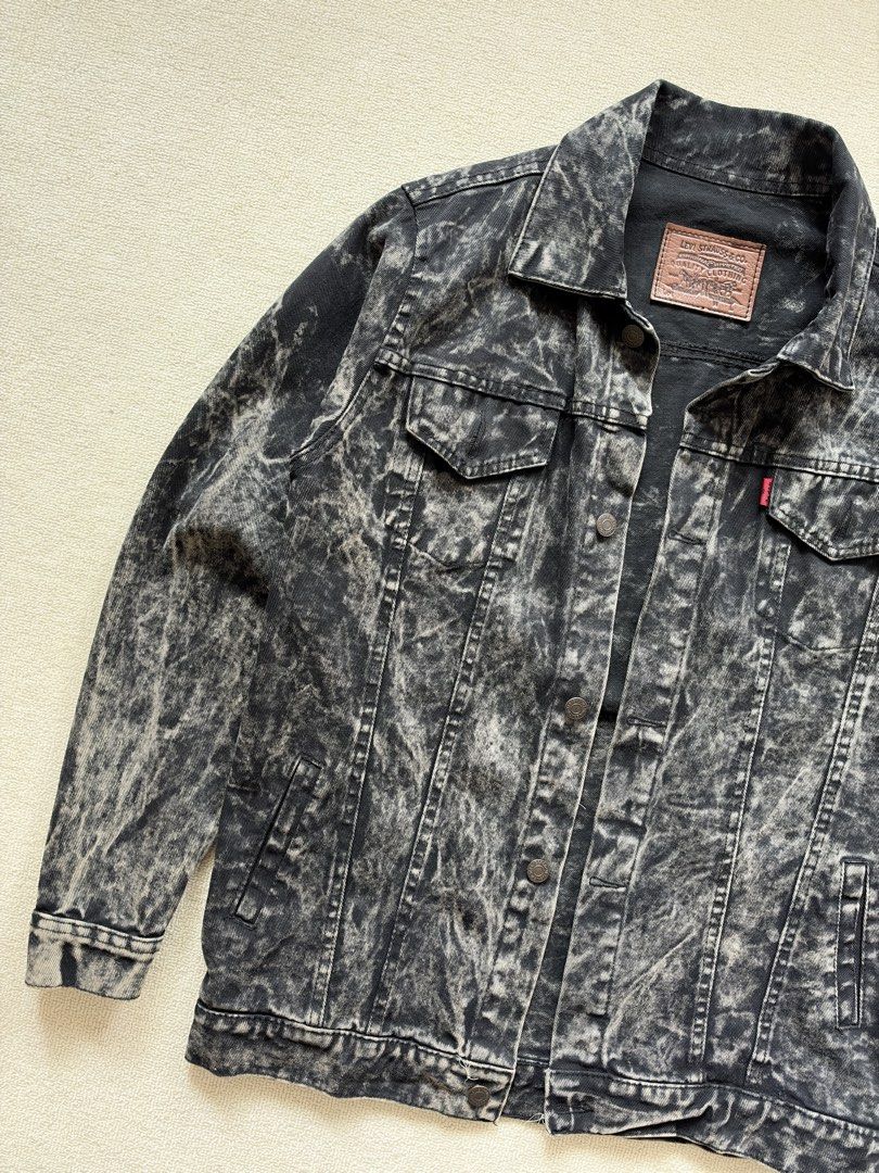 Levis Jacket (Category: Coats, Jackets and Outerwear) located in Kuala Lumpur. Submitted by bazliazhar (Listing ID 1468029755, Image 3). Description: P20/L27 Cond 9.5/10 .