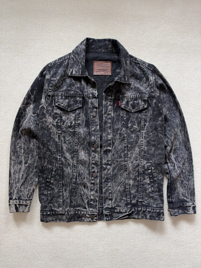 Levis Jacket (Category: Coats, Jackets and Outerwear) located in Kuala Lumpur. Submitted by bazliazhar (Listing ID 1468029755, Image 1). Description: P20/L27 Cond 9.5/10 .