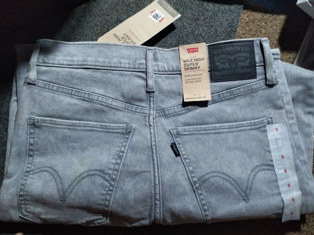 Levi's Jeans (Category: Coats, Jackets and Outerwear) located in Angeles City. Submitted by eslazatin789276 (Listing ID 1467909362, Image 1). Description: Levi's Jeans Mile High Super Skinny Extra High Rise Slim Through Hip And Thigh W 29 L 30.