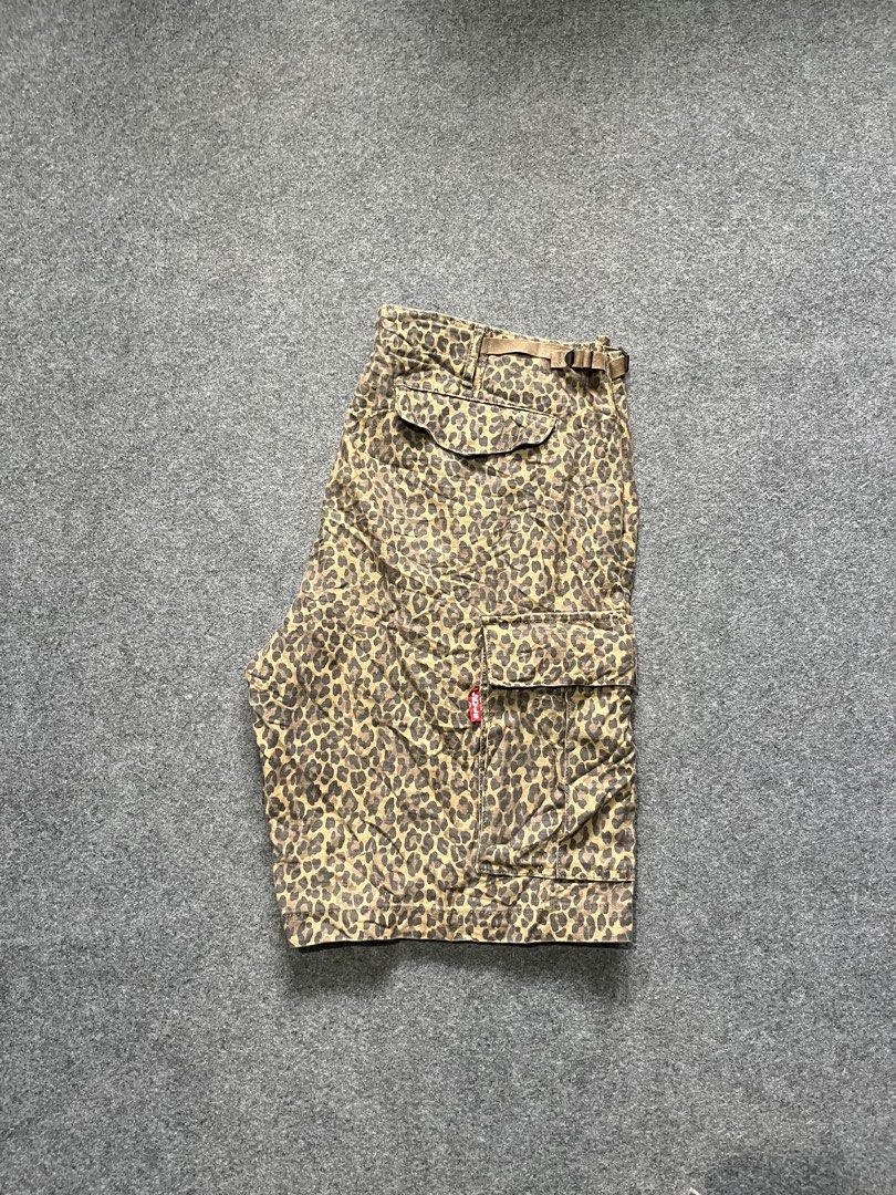 Levi’s leopard cargo short (Category: Shorts) located in Lapu Lapu. Submitted by jhonrener41426 (Listing ID 1467914617, Image 1). Description: Size 36 Length-21 Leg opening-12 Excellent condition Color rate 9.8/10 Authentic Issue none .
