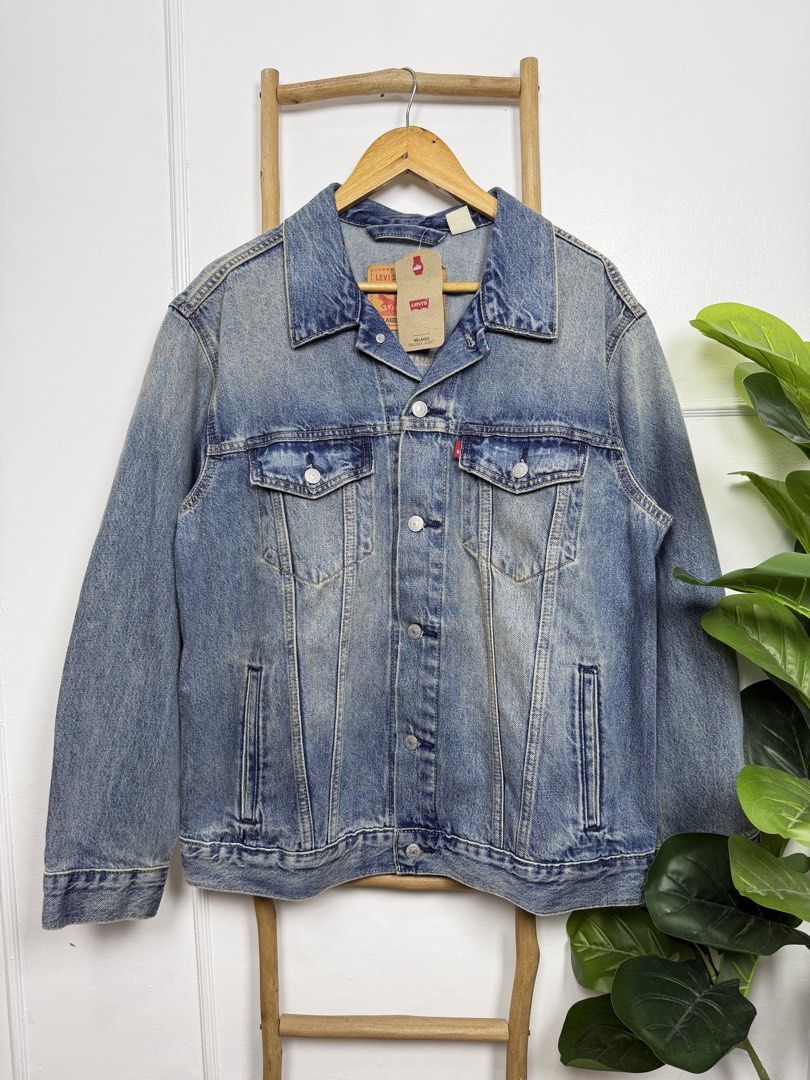 Levi's Men's Relaxed Trucker Jacket (Category: Coats, Jackets and Outerwear) located in Silang. Submitted by estilocavph (Listing ID 1467941841, Image 2). Description: - Brand: Levi's - Style: Relaxed Trucker Jacket - Wash: Light denim - Condition: Brand new with original retail tags attached - Features: Metal shank buttons, dual chest flap pockets with red tab, and side welt pockets - Available Size: •Medium (L27.5 x W24) •Large (L29 x W25.5) ❌S
