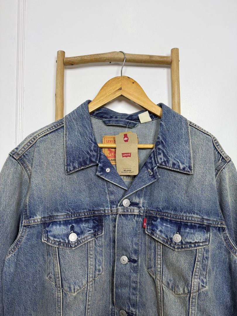 Levi's Men's Relaxed Trucker Jacket (Category: Coats, Jackets and Outerwear) located in Silang. Submitted by estilocavph (Listing ID 1467941841, Image 3). Description: - Brand: Levi's - Style: Relaxed Trucker Jacket - Wash: Light denim - Condition: Brand new with original retail tags attached - Features: Metal shank buttons, dual chest flap pockets with red tab, and side welt pockets - Available Size: •Medium (L27.5 x W24) •Large (L29 x W25.5) ❌S