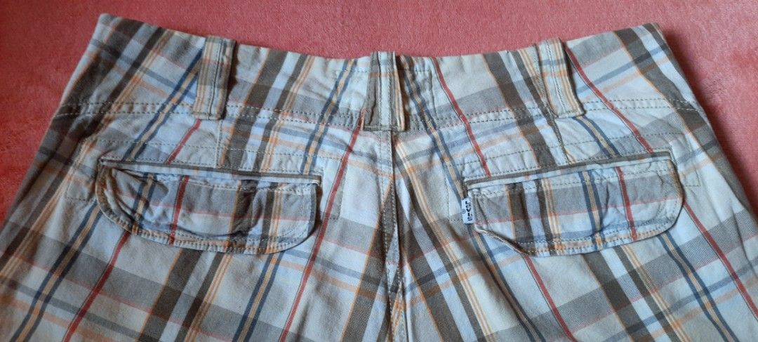 Levi's Plaid Flat Front Shorts W31 (Category: Shorts) located in Manila. Submitted by declutter.mnla (Listing ID 1467890270, Image 2). Description: - Brand: Levi's - Style: Plaid flat front casual shorts - Colorway: Beige, blue, and orange tones - Size: W31 - Material: 100% cotton (Made in India) - Closure: Button fly - Pockets: Two back flap pockets with button details and Levi's logo tag - Condition: Great for warm weather days and daily wear.