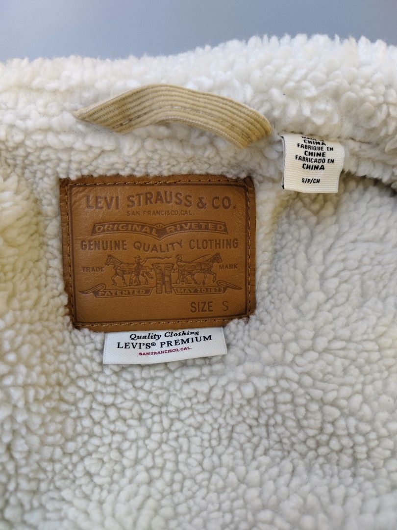 Levis premium big-E sherpa corduroy jacket (Category: Coats, Jackets and Outerwear) located in Baguio. Submitted by archival_thrifted.ph. (Listing ID 1467905765, Image 2). Description: FOR SALE‼️ .LEVIS PREMIUM BIG-E SHERPA CORDUROY JACKET .EXCELLENT CONDITION .SMALL ON TAG CAN FIT MEDIUM .PHP 2800 PLUS SF .❌❌ COP/COD .MOP GCASH .COURIER J&T .BAGUIO AREA .DM FOR SURE BUYER TY.